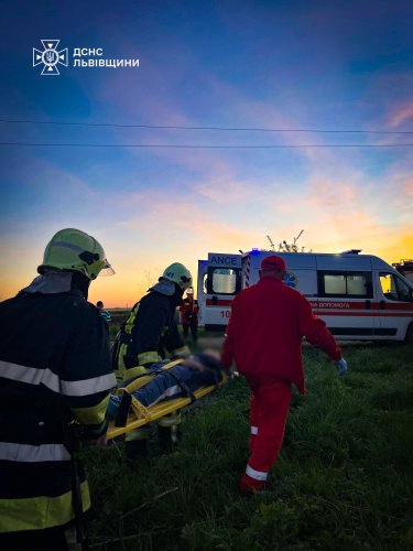 На Самбірщині дитина впала на берег річки з триметрової висоти – 01