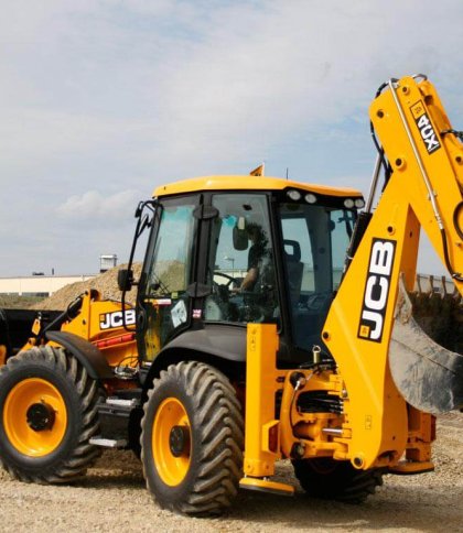 Суд покарав чоловіка за спробу спалити трактор на території військової частини у Львові