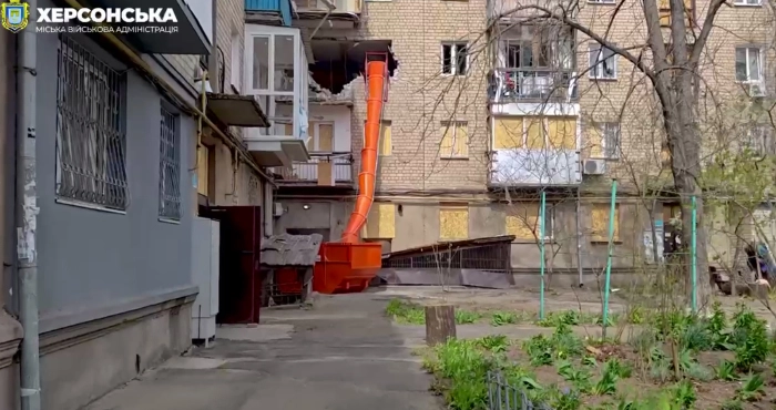 Будинок, що постраждав від обстрілів 27 березня / Херсонська МВА