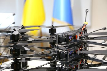 Зі Львівщини захисникам передали ще 310 FPV-дронів у межах проєкту 