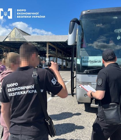 На кордоні затримали водія автобуса з контрабандною рідиною для електронних сигарет