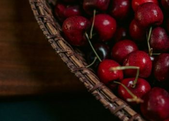 Рекордні ціни на черешню у Львові через імпорт та заморозки