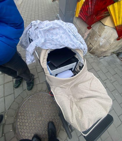 Суд у Львові: школяр зхаовав техніку для фотографування у візку