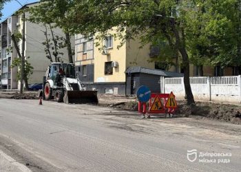 У Дніпрі ремонтують дорогу і тротуари на вулиці Високовольтній | АВТО НОВИНИ |