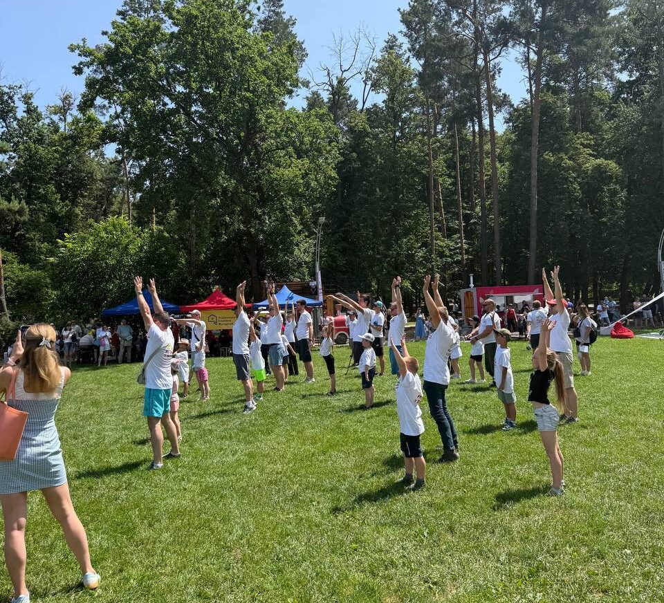 люди на траві