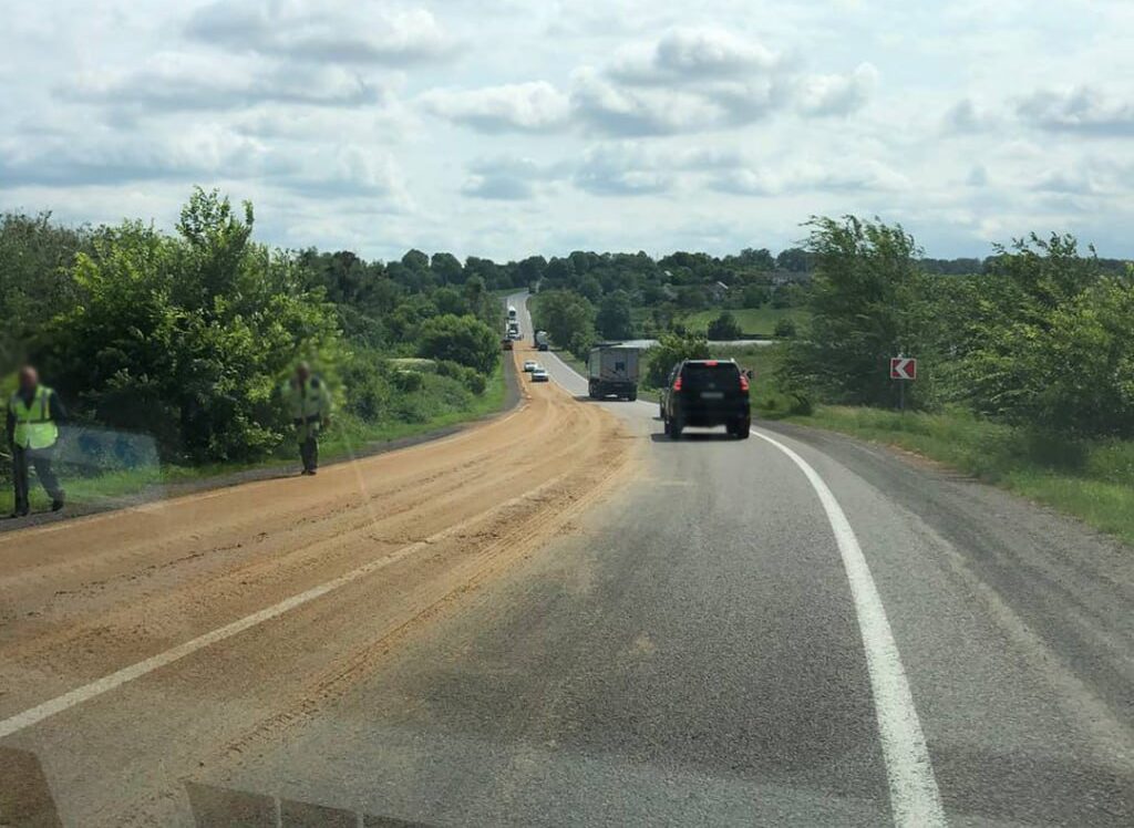 забруднена дорога на Уманщині