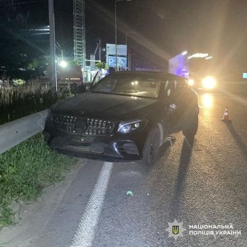 Через зіткнення Mercedes та BMW біля Львова травмувалися двоє людей – 01