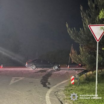 Через зіткнення Mercedes та BMW біля Львова травмувалися двоє людей – 02