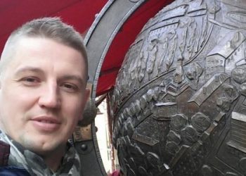 Депутата Славської селищної ради затримали у власному кабінеті на хабарі 1000 доларів — Львівщіна