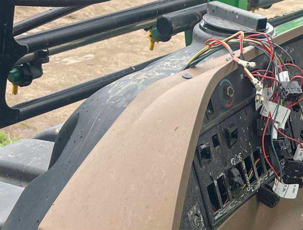 Пошкоджена панель керування комбайну CLAAS