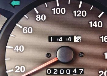 Як перевірити пробіг авто перед покупкою: ознаки скрученого одометра | АВТО НОВИНИ |