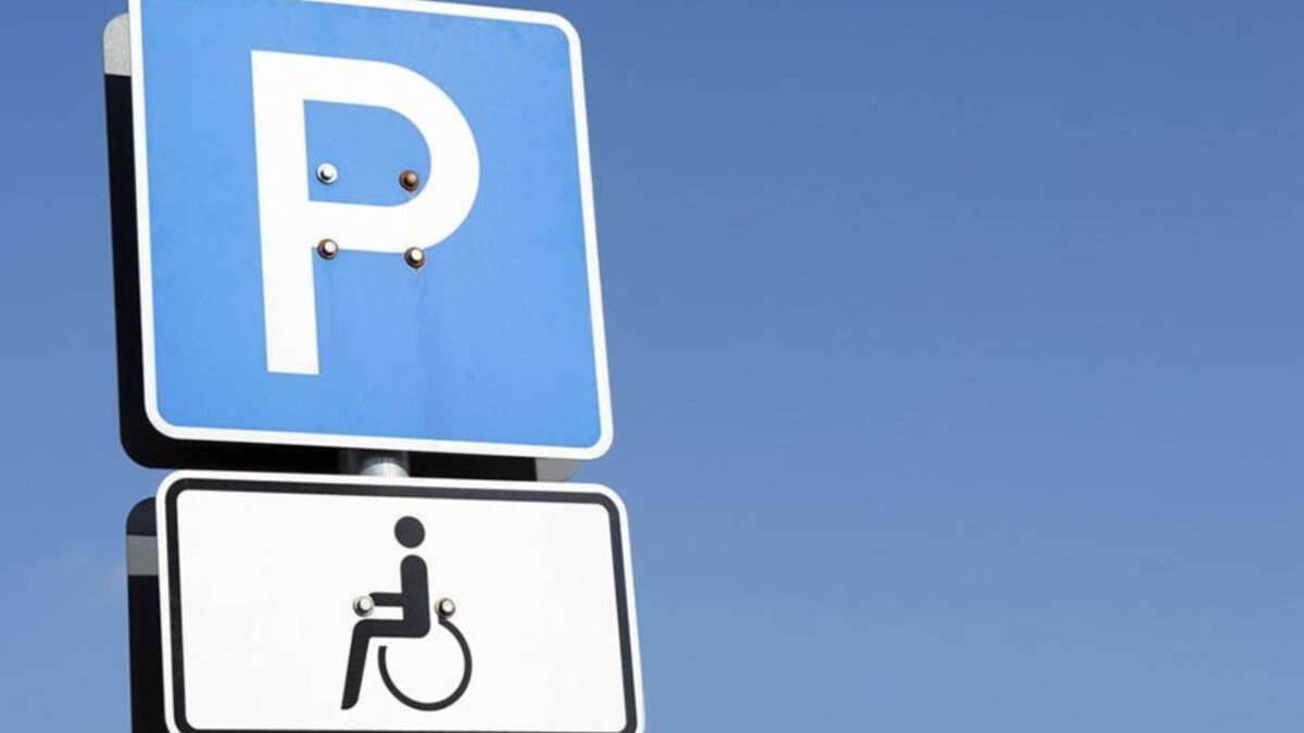 Паркування на місцях для осіб з інвалідністю