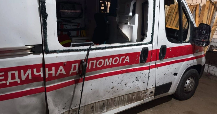 Авто екстреної допомоги, яке росіяни обстріляли в Білозерці / Херсонська ОВА