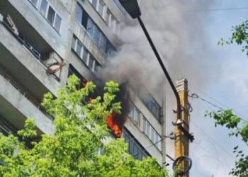 Сильна пожежа у Львові: вогонь з квартири на вулиці Грінченка