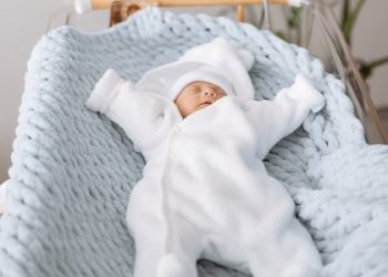 У Львові лікарі виходили немовля вагою 980 грамів за 2 місяці