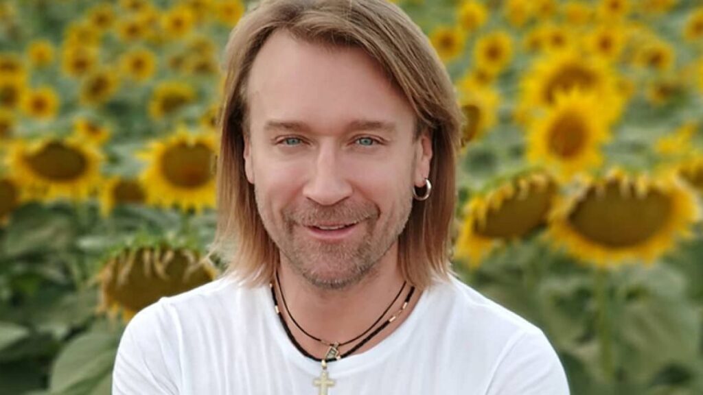 Олег Вінник виступив на концерті вперше після перерви. На виступі лунали російські пісні артиста