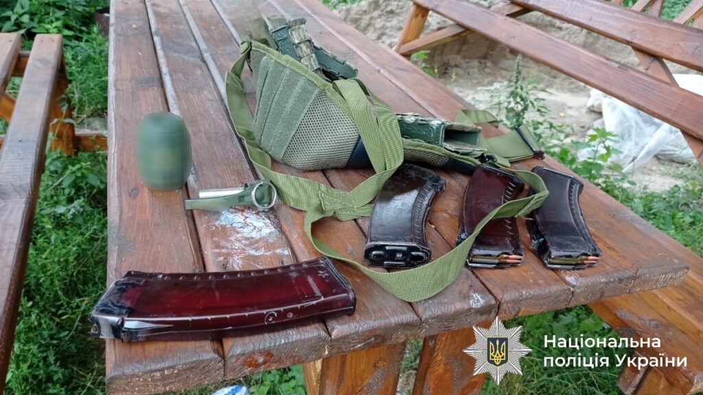 Зброя, яку мав чоловік, який скоїв суїцид та якого підозрюють у подвійному вбивстві