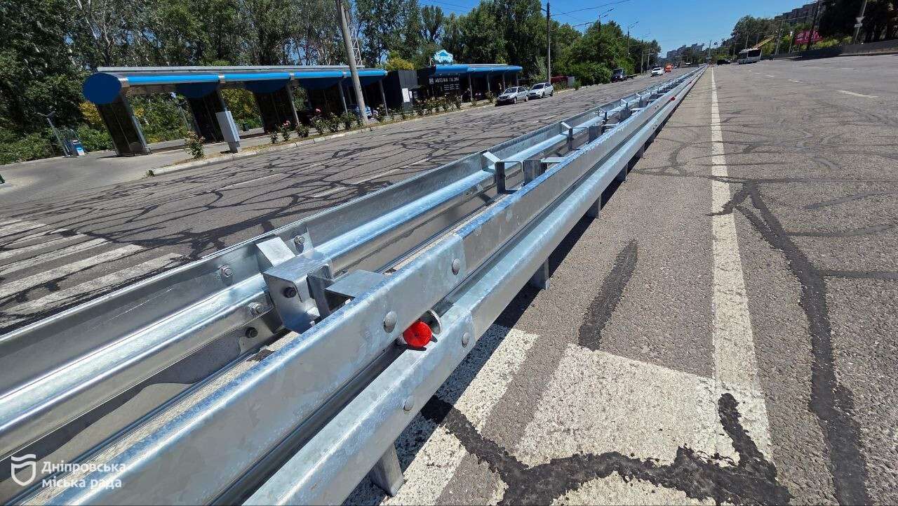 Колесовідбійний брус встановили на Набережній Заводській