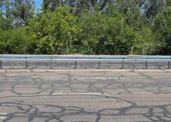 Колесовідбійний брус встановили на Набережній Заводській | АВТО НОВИНИ |