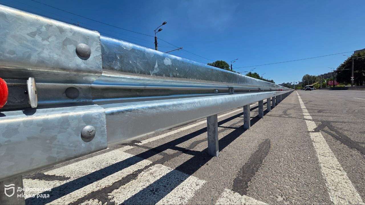 Колесовідбійний брус встановили на Набережній Заводській