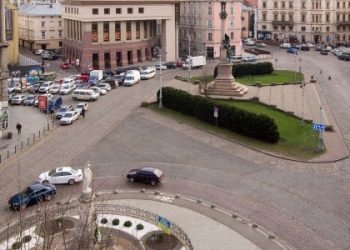 Львівські депутати не дозволили збудувати паркінг на площі Міцкевича