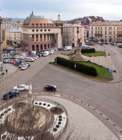 Львівські депутати не дозволили збудувати паркінг на площі Міцкевича