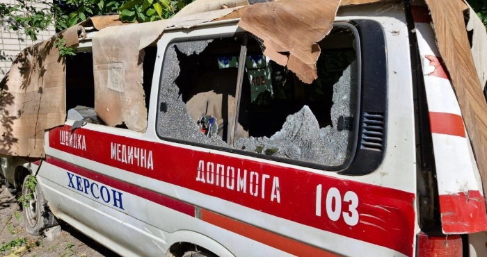 Авто екстреної допомоги після обстрілу росіян у Херсоні / Херсонська ОВА