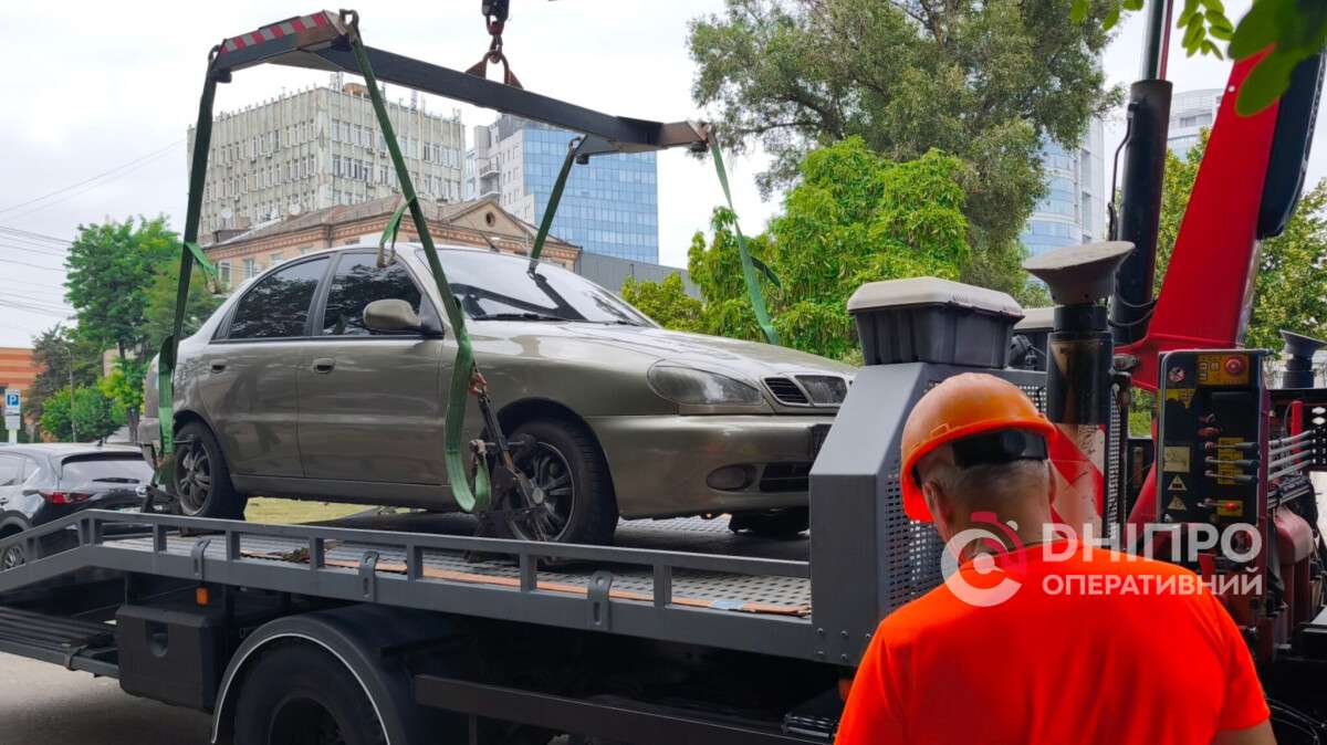 Авто без номерів переміщують на штрафмайданчики