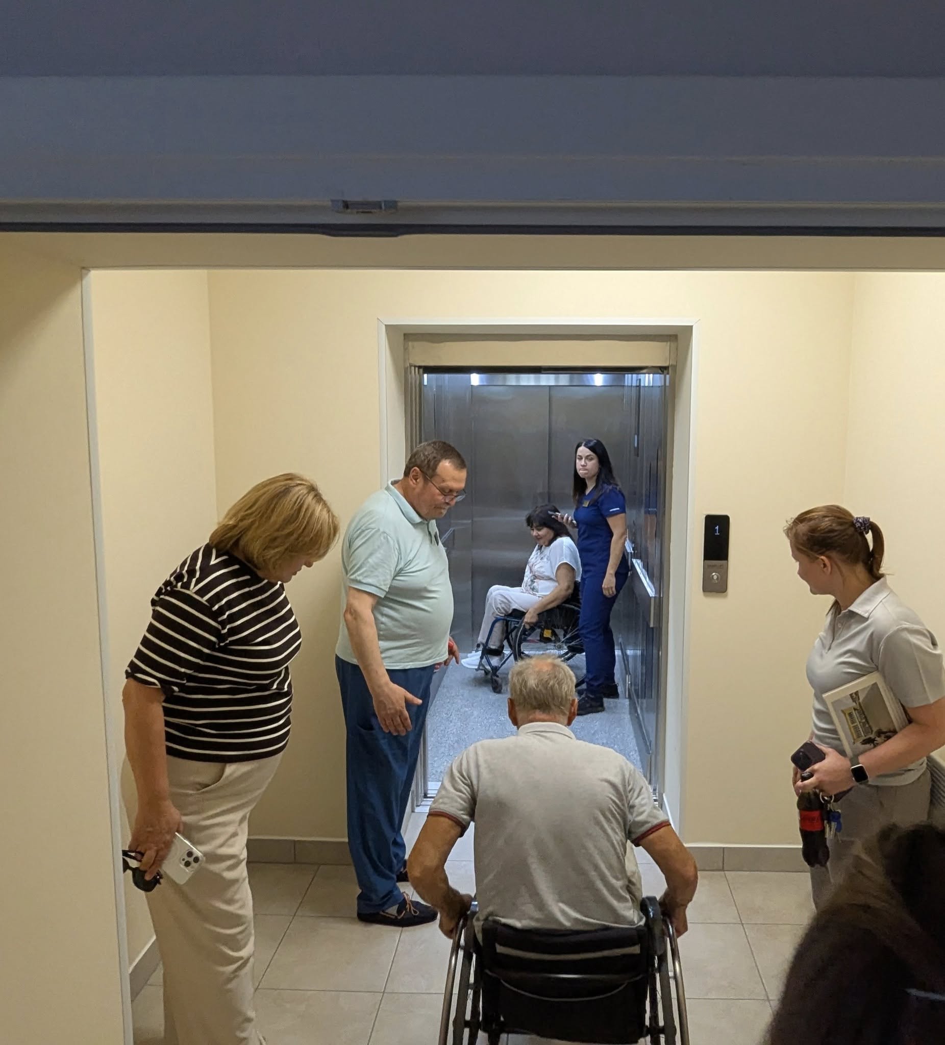 ліфт в приміщенні онкоцентру