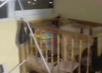 Львівські патрульні зняли з балкона жінку, яка хотіла стрибнути