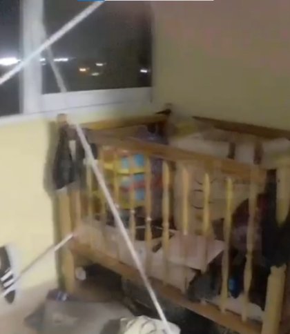 Львівські патрульні зняли з балкона жінку, яка хотіла стрибнути