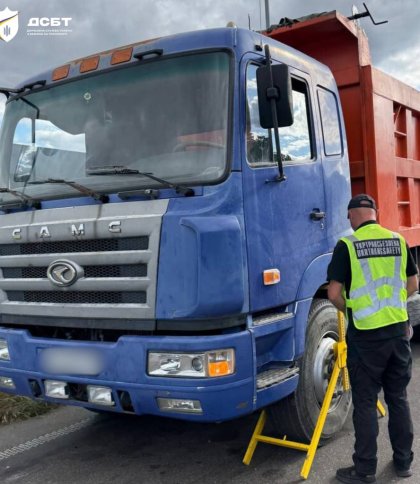 На Львівщині перевізника оштрафували на 51 000 грн за перевантаження самоскида
