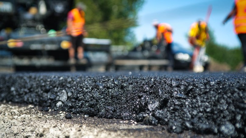 На Львівщині триває ремонт траси до кордону: розпочалося асфальтування – 01
