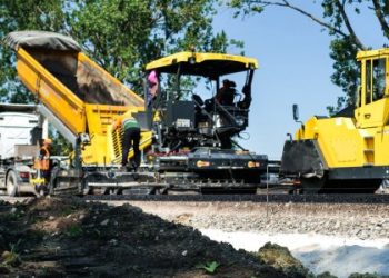 На Львівщині триває ремонт траси до кордону: розпочалося асфальтування — Львівщіна