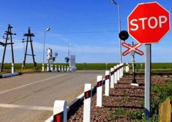 Перекриття руху авто через переїзд поблизу Бара: дати та місця об’їзду