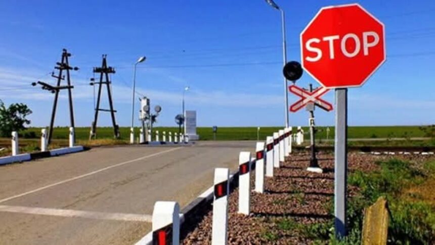 Біля Бара перекриють рух автотранспорту через переїзд