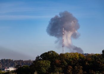 Росіяни завдали комбінованого удару по Львову, є загиблі –