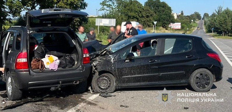 В потрійній ДТП у Золочеві постраждала 9-річна дівчинка – 01