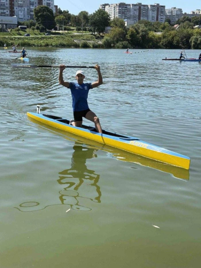 Веслувальник на змаганнях / Херсонська ОВА