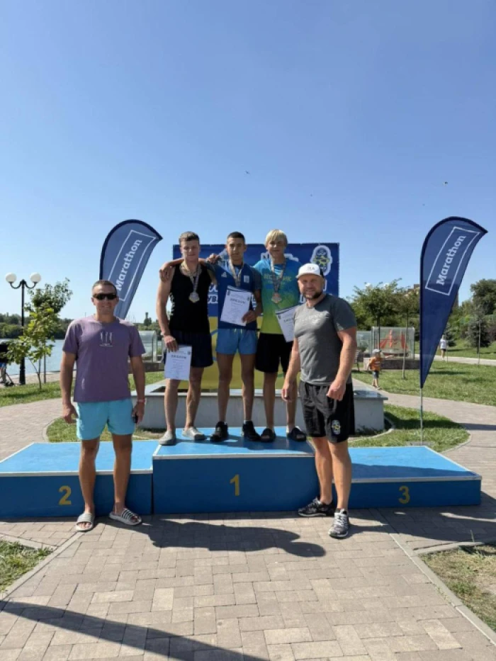 Веслувальники під час нагородження / Херсонська ОВА