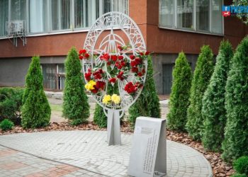 Меморіальний знак «Там, де юність стала щитом» відкрили у Черкасах — Новости Черкасс