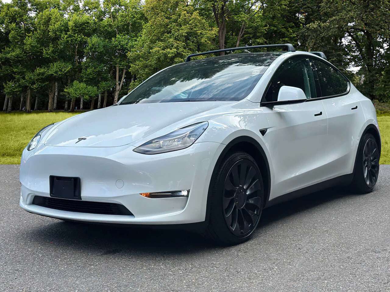 TESLA Model Y - найпопулярніші моделі електрокарів у серпні 2025