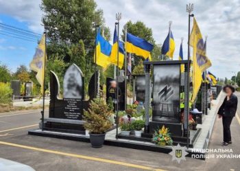 Наруга над могилою військовослужбовців: поліція просить відгукнутися свідків події — Новости Черкасс