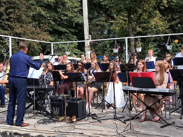 Народний аматорський духовий оркестр села Старий Коврай з Золотоніського району (керівник Аркадій Однодворцев)