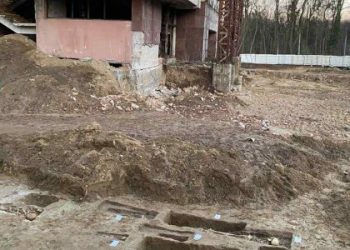 Будівництво на кістках: як у Львові забудовують парк та старий цвинтар