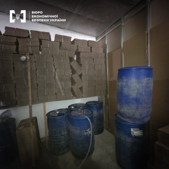 На Львівщині БЕБ викрило два підпільні цехи з виготовлення контрафактного алкоголю – 04