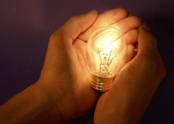 На Львівщині запровадили аварійні відключення світла: графіки –