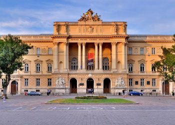 У Львівському університеті праворадикальна вчинила бійку — під час дискусії молодики заблокували аудиторію й погрожували ножем –