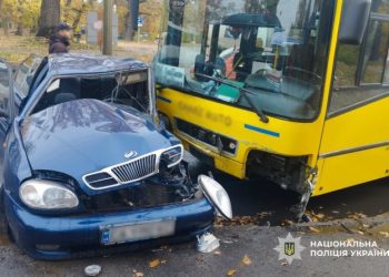 У поліції повідомили деталі ДТП легковика з міським автобусом — Новости Черкасс