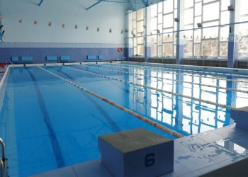 Учні Львова можуть безкоштовно відвідати уроки плавання під час осінніх канікул –